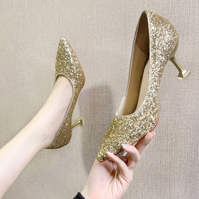 Modern női fényes cipő - hegyes modell