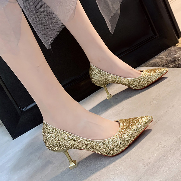 Modern női fényes cipő - hegyes modell
