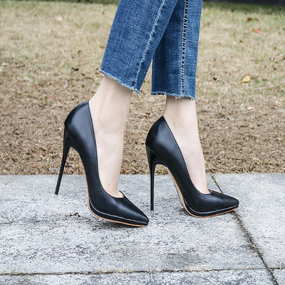 Elegáns női cipő új modellje - hegyes modell