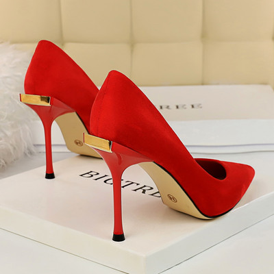 Stílusos hegyes női cipő vékony 10 cm-es sarokkal