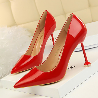 Stílusos, 9,5 cm-es női cipő eco bőrből vagy eko velúrból