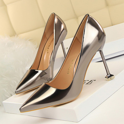 Stílusos, 9,5 cm-es női cipő eco bőrből vagy eko velúrból