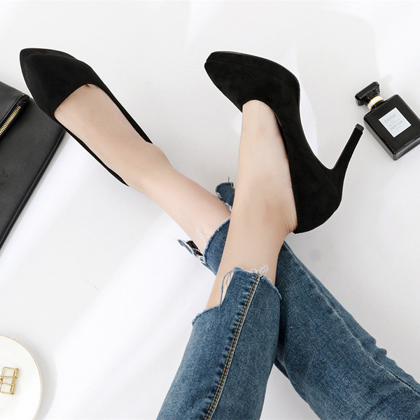 Öko velúrból készült modern női cipő platformmal és magassarkúval