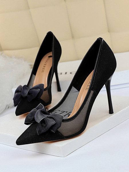 Modern női cipő hálóval és szalaggal