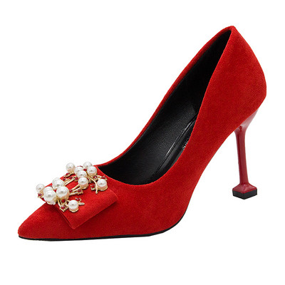 Elegáns női gyöngyös öko velúr cipő