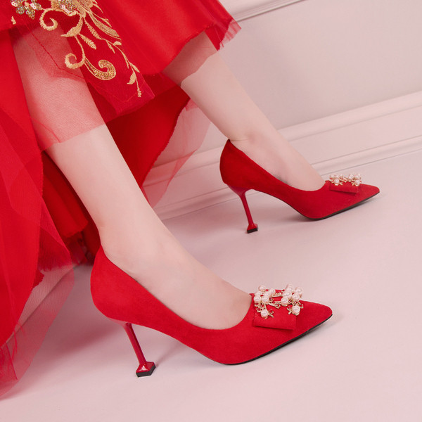 Elegáns női gyöngyös öko velúr cipő