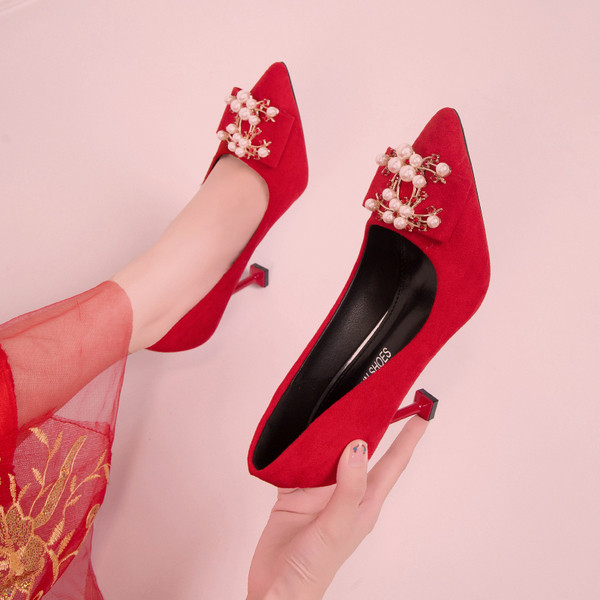 Elegáns női gyöngyös öko velúr cipő