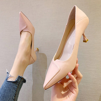 Öko bőrből készült, közepes sarkú, hegyes orrú női cipő