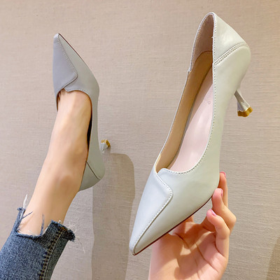 Öko bőrből készült, közepes sarkú, hegyes orrú női cipő