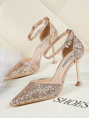 Μοντέρνα γυναικεία παπούτσια με γυαλιστερό εφέ σε δύο μοντέλα