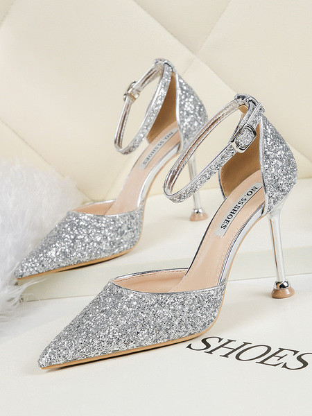 Μοντέρνα γυναικεία παπούτσια με γυαλιστερό εφέ σε δύο μοντέλα