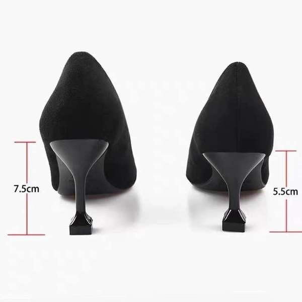 Modern női cipő hegyes modell szalaggal