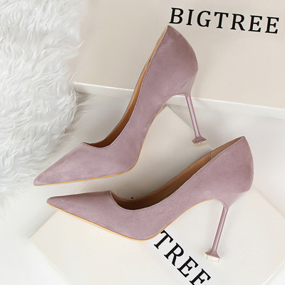 Eko bőrből vagy öko velúrból készült stílusos női magassarkú cipő