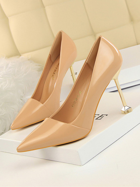 Eko bőrből vagy öko velúrból készült stílusos női magassarkú cipő