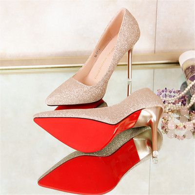 Modern, fényes női cipő 10 cm-es és 4 cm-es sarokkal