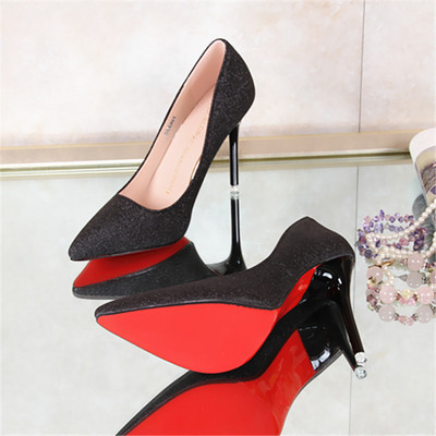 Modern, fényes női cipő 10 cm-es és 4 cm-es sarokkal