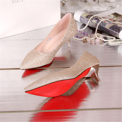 Modern, fényes női cipő 10 cm-es és 4 cm-es sarokkal