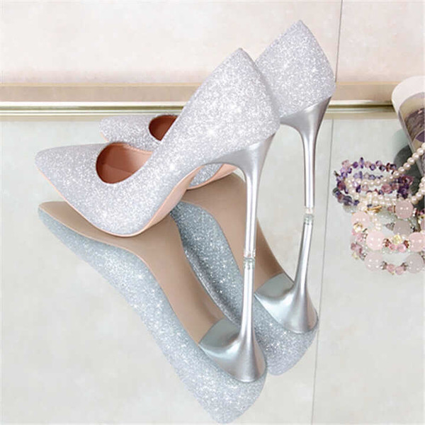 Modern, fényes női cipő 10 cm-es és 4 cm-es sarokkal