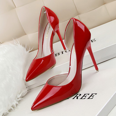 Aktuális női cipők eko bőrből, magassarkúval