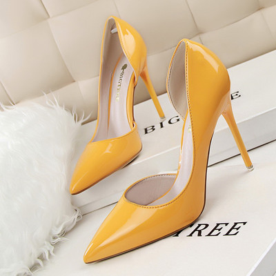 Aktuális női cipők eko bőrből, magassarkúval