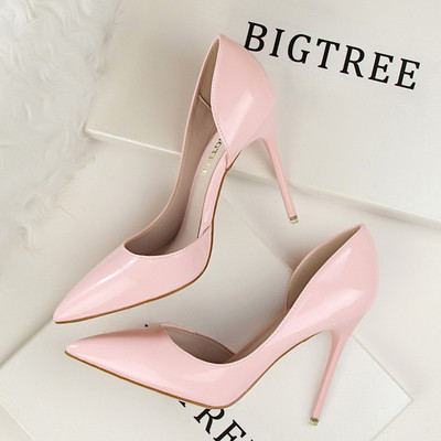 Aktuális női cipők eko bőrből, magassarkúval