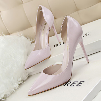 Aktuális női cipők eko bőrből, magassarkúval