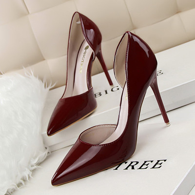 Aktuális női cipők eko bőrből, magassarkúval