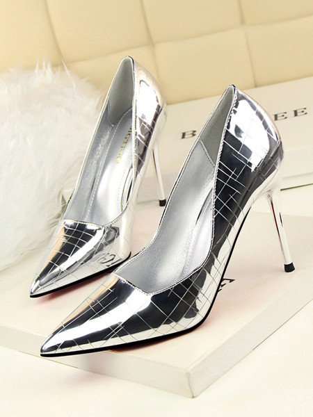 Aktuális női cipők eko bőrből, magassarkúval