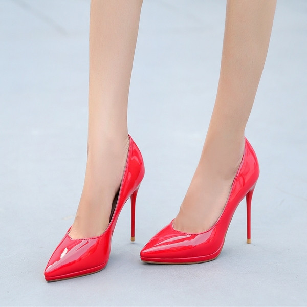 Eko bőrből készült alkalmi női cipő magassarkúval