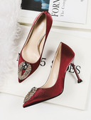 Γυναικεία κομψά παπούτσια με διακοσμιτικές πέτρες και λεπτό τακούνι