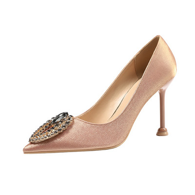 Γυναικεία κομψά παπούτσια με διακοσμιτικές πέτρες και λεπτό τακούνι