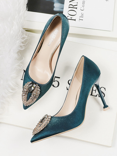 Γυναικεία κομψά παπούτσια με  διακοσμιτικές πέτρες και λεπτό τακούνι