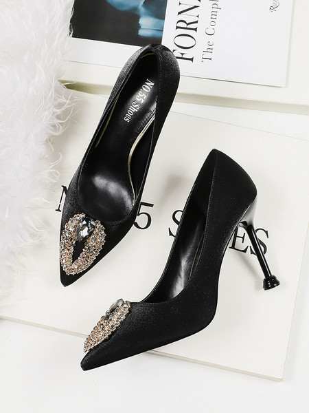 Γυναικεία κομψά παπούτσια με  διακοσμιτικές πέτρες και λεπτό τακούνι