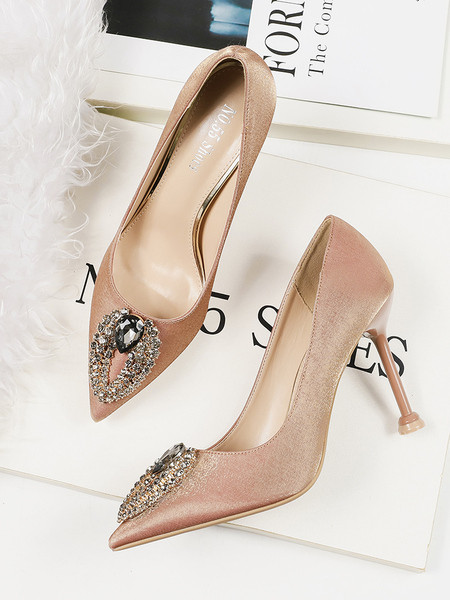 Γυναικεία κομψά παπούτσια με  διακοσμιτικές πέτρες και λεπτό τακούνι