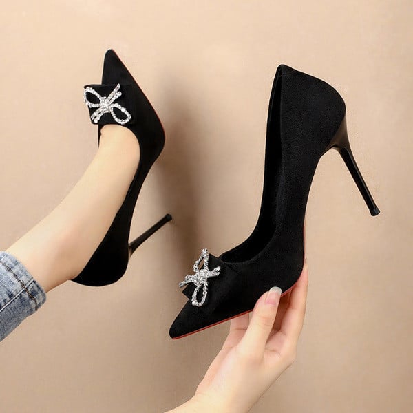 Női cipő öko velúrból köves szalaggal - 10 cm sarok