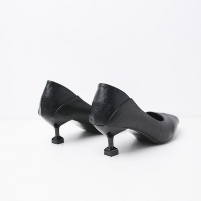 Női fekete cipő 5 cm sarokmagassággal