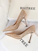 Fényes hatású, elegáns női cipő, magassarkúval