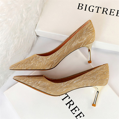 Fényes hatású, elegáns női cipő, magassarkúval