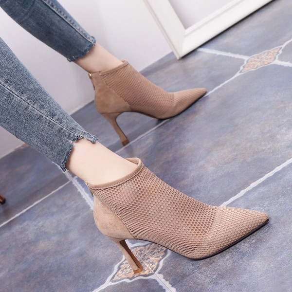 Stílusos női cipő vékony sarkú cipzárral - hegyes modell
