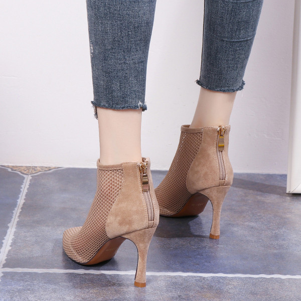 Stílusos női cipő vékony sarkú cipzárral - hegyes modell