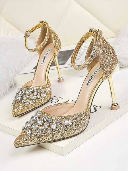 Κομψά γυναικεία παπούτσια με διακοσμιτικές πέτρες