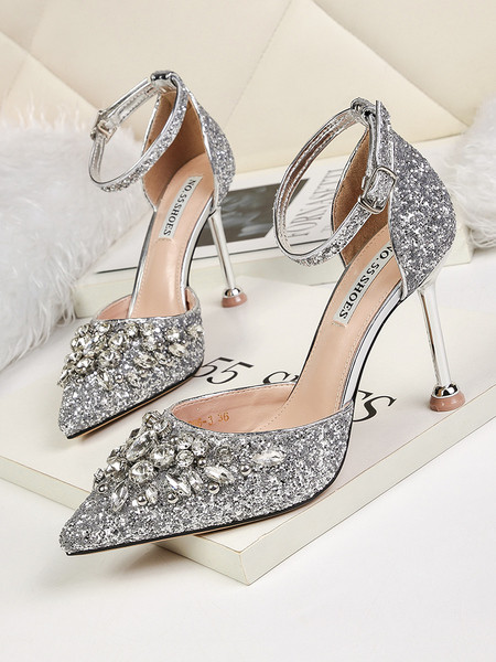 Κομψά γυναικεία παπούτσια με διακοσμιτικές πέτρες