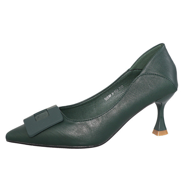 Κομψά γυναικεία παπούτσια με αγκράφα και τακούνι 6 cm