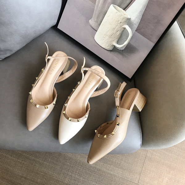 Új modell női hegyes cipő négyszögletes sarokkal és fém elemmel