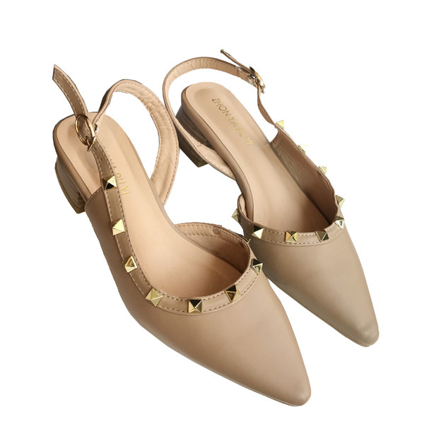 Új modell női hegyes cipő négyszögletes sarokkal és fém elemmel