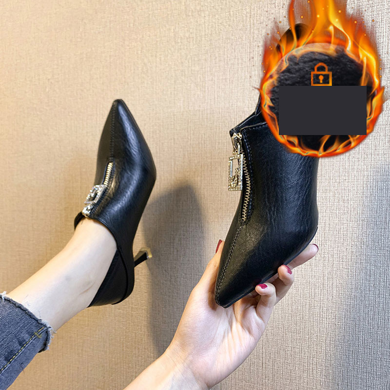 Női cipő cipzárral és díszítéssel