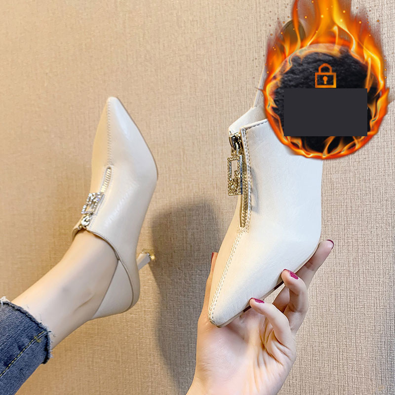 Női cipő cipzárral és díszítéssel