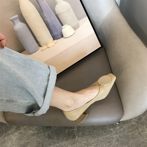 Műbőrből készült alkalmi női cipő sarokmagasság 4,5 cm