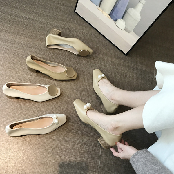 Műbőrből készült alkalmi női cipő sarokmagasság 4,5 cm