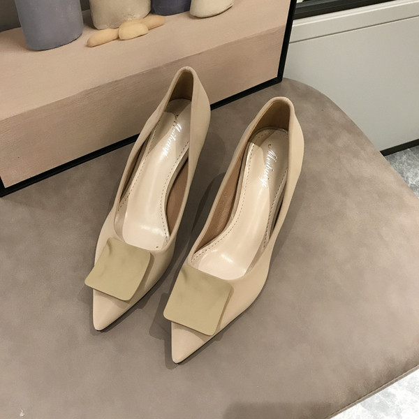 Modern női magassarkú cipő 8 cm - hegyes modell